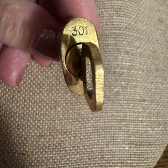 LV Lock & Key with chains included #301 - Picture 6 of 6